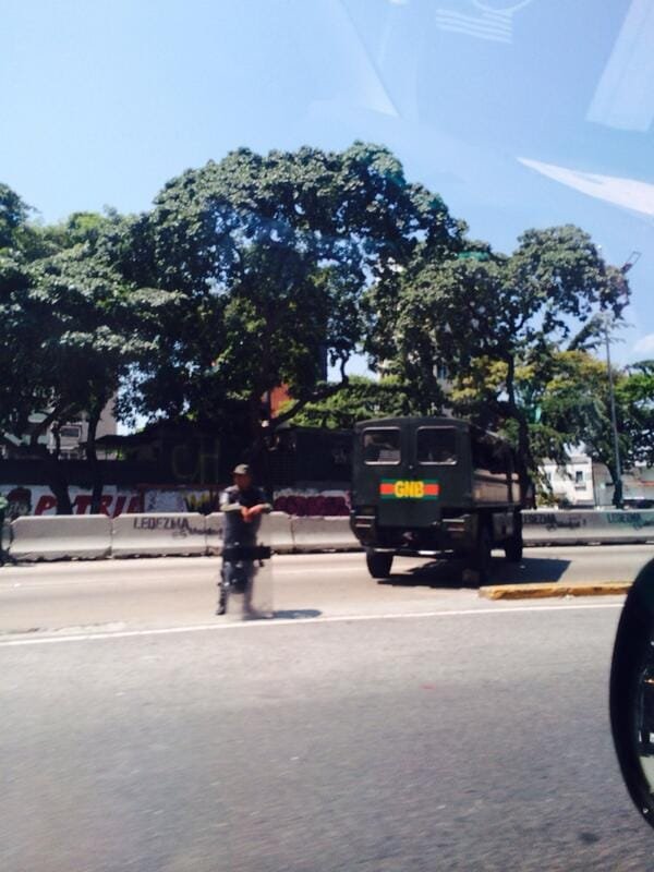GNB bloquea elevado en la libertador a la Altura d... 5 BiiS8AvIgAA79UA