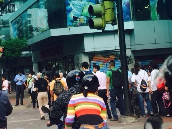 Miles de trabajadores a pie por el Municipio Chaca... 1 Bijq1vlIcAAf1dm