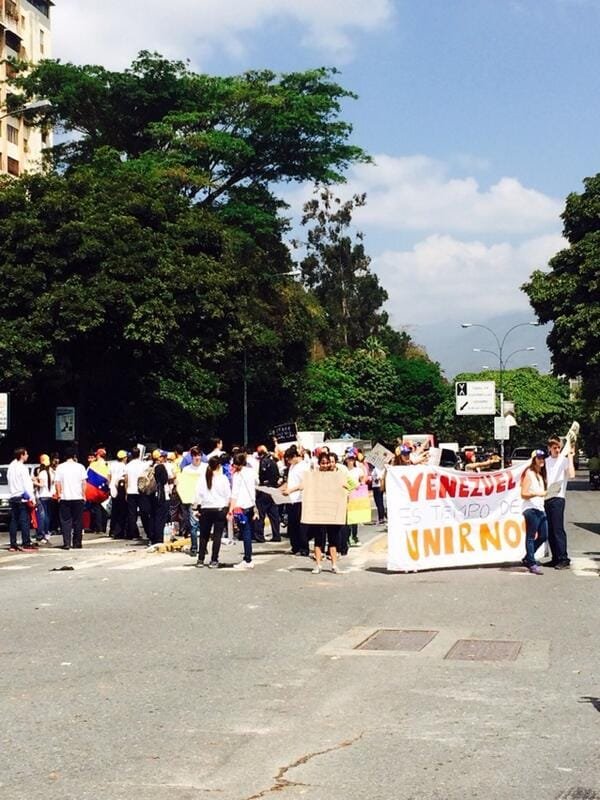 Estudiantes en el Cafetal 10:14am http://t.co/UvDV... 1 BjQjhErIAAAa5LB